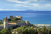 Castiglione della Pescaia, Giglio sul sfondo